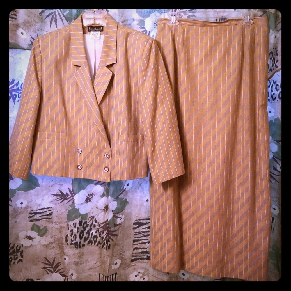 Short Double Breasted Jacket & Maxie Suit